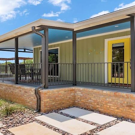Blumenhaus Sleeps 6 Full Kitchen Plus Hot Tub Fredericksburg Extérieur photo