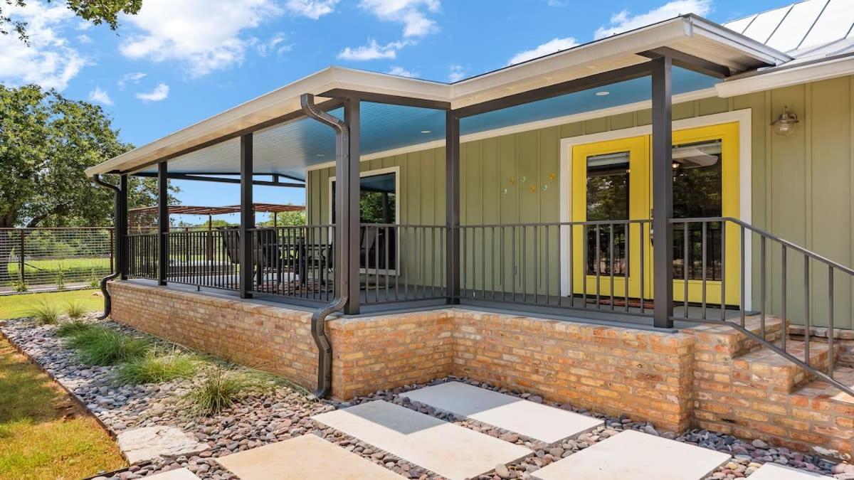 Blumenhaus Sleeps 6 Full Kitchen Plus Hot Tub Fredericksburg Extérieur photo