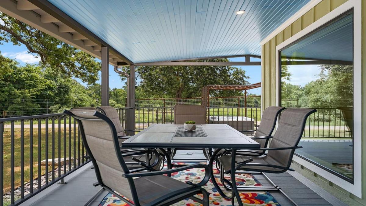 Blumenhaus Sleeps 6 Full Kitchen Plus Hot Tub Fredericksburg Extérieur photo
