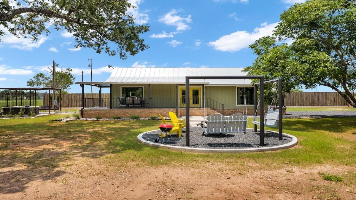 Blumenhaus Sleeps 6 Full Kitchen Plus Hot Tub Fredericksburg Extérieur photo