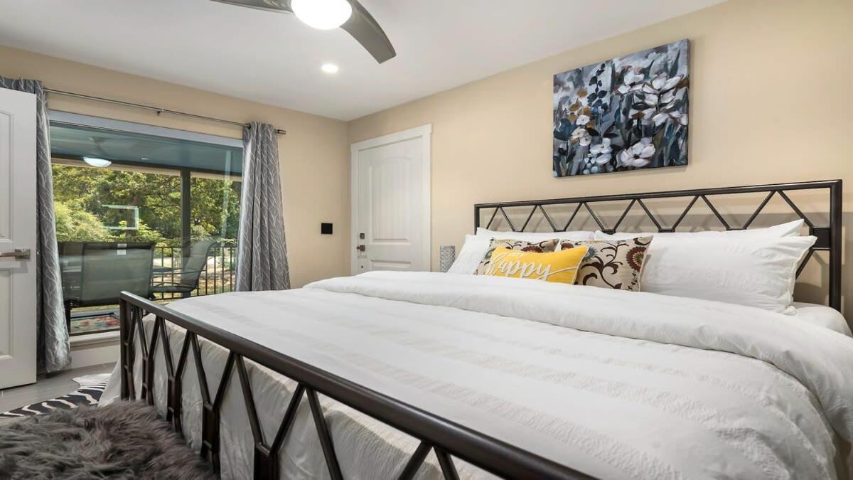 Blumenhaus Sleeps 6 Full Kitchen Plus Hot Tub Fredericksburg Extérieur photo