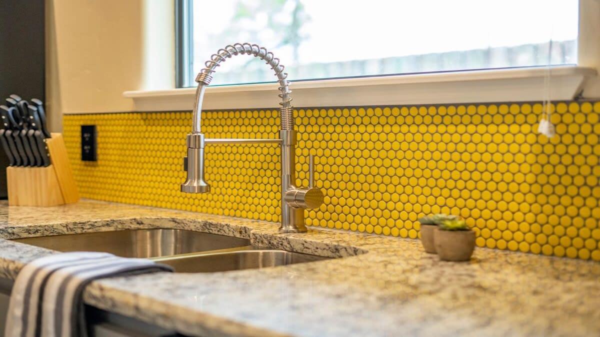 Blumenhaus Sleeps 6 Full Kitchen Plus Hot Tub Fredericksburg Extérieur photo