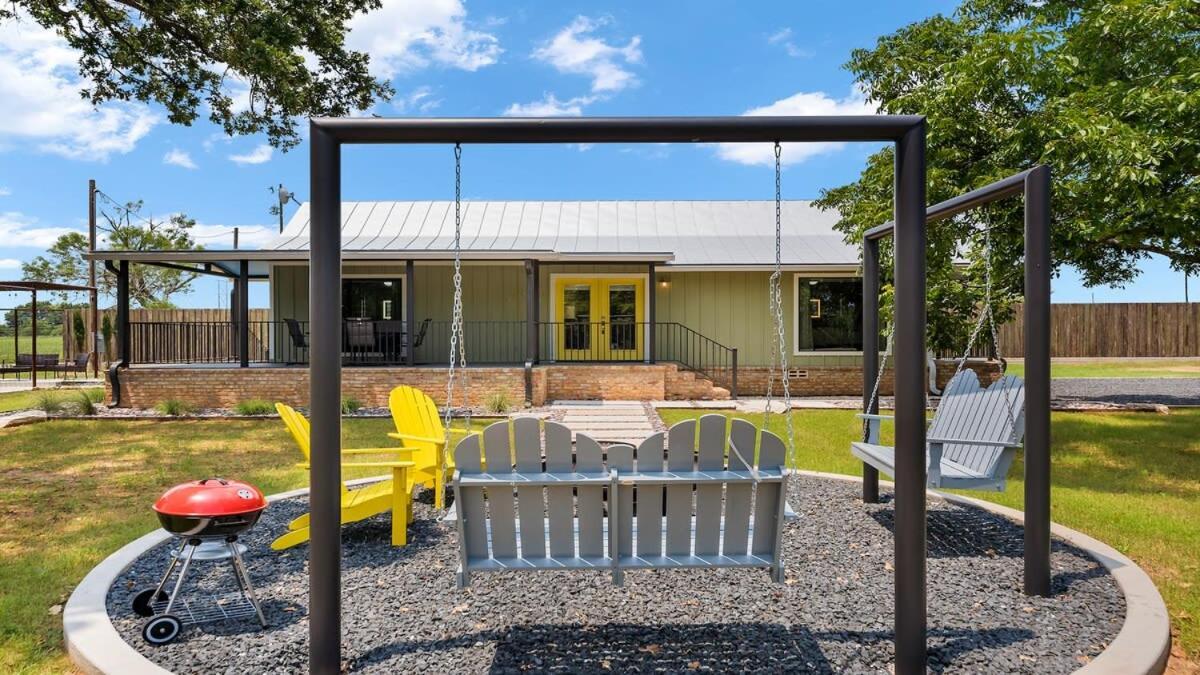 Blumenhaus Sleeps 6 Full Kitchen Plus Hot Tub Fredericksburg Extérieur photo